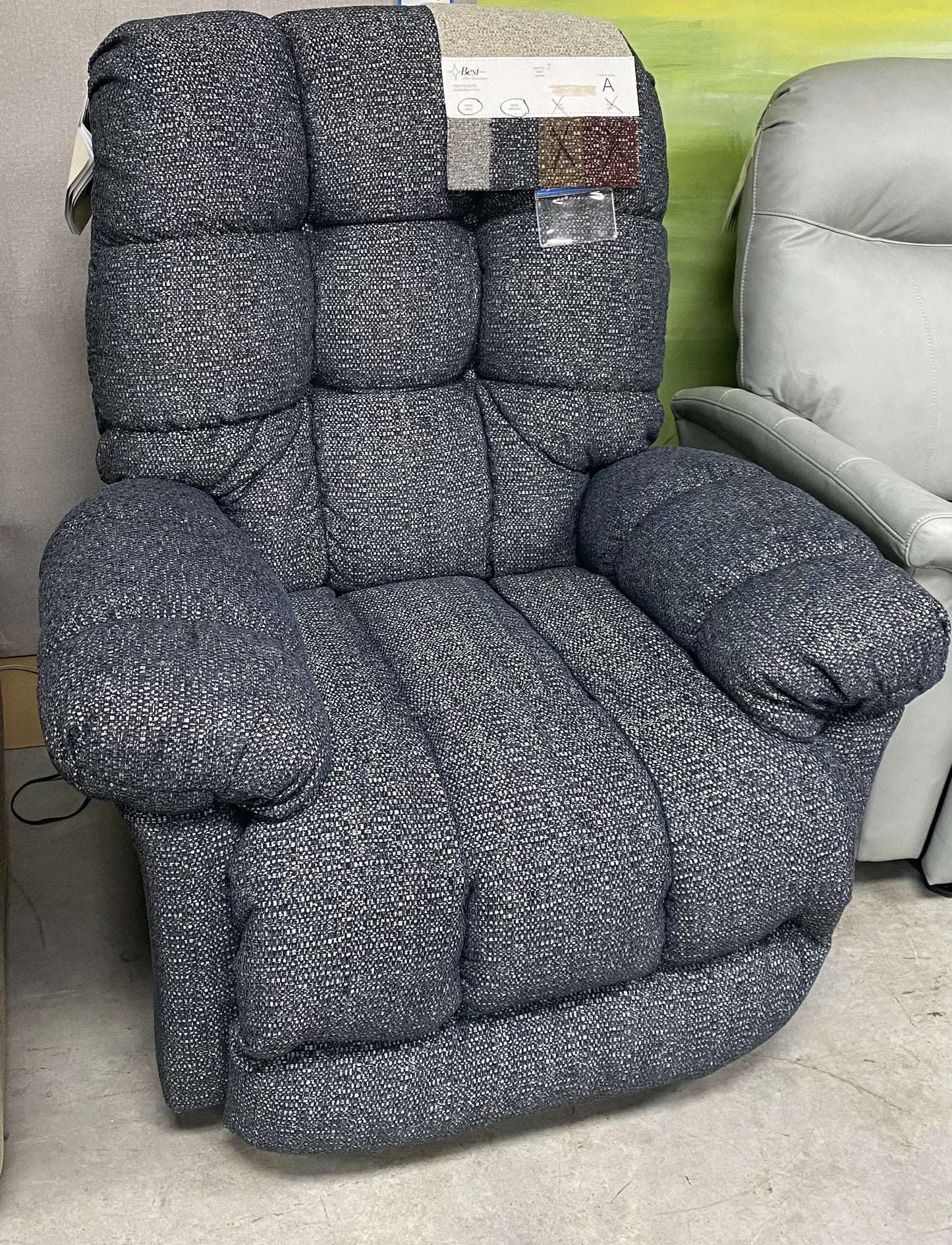 9MZ84-1 - Brosmer Power Recliner w/Tilt Headrest