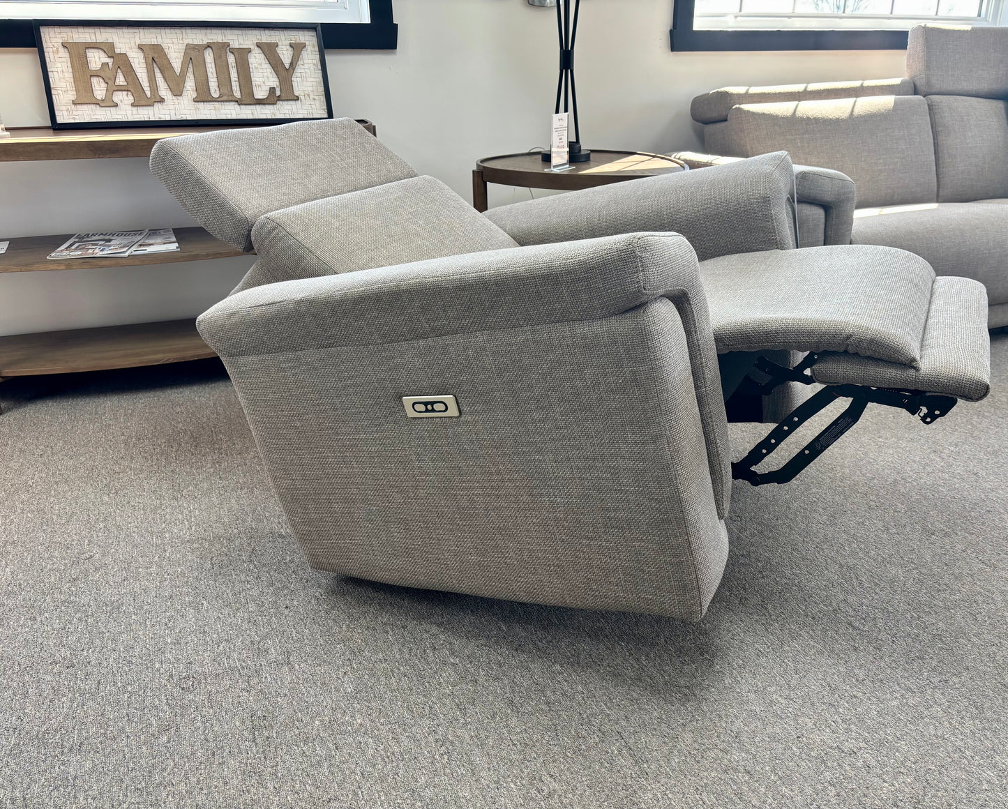 Cloud Zero Recliner w/ Adjustable Headrest - 3005 Nevin Chair