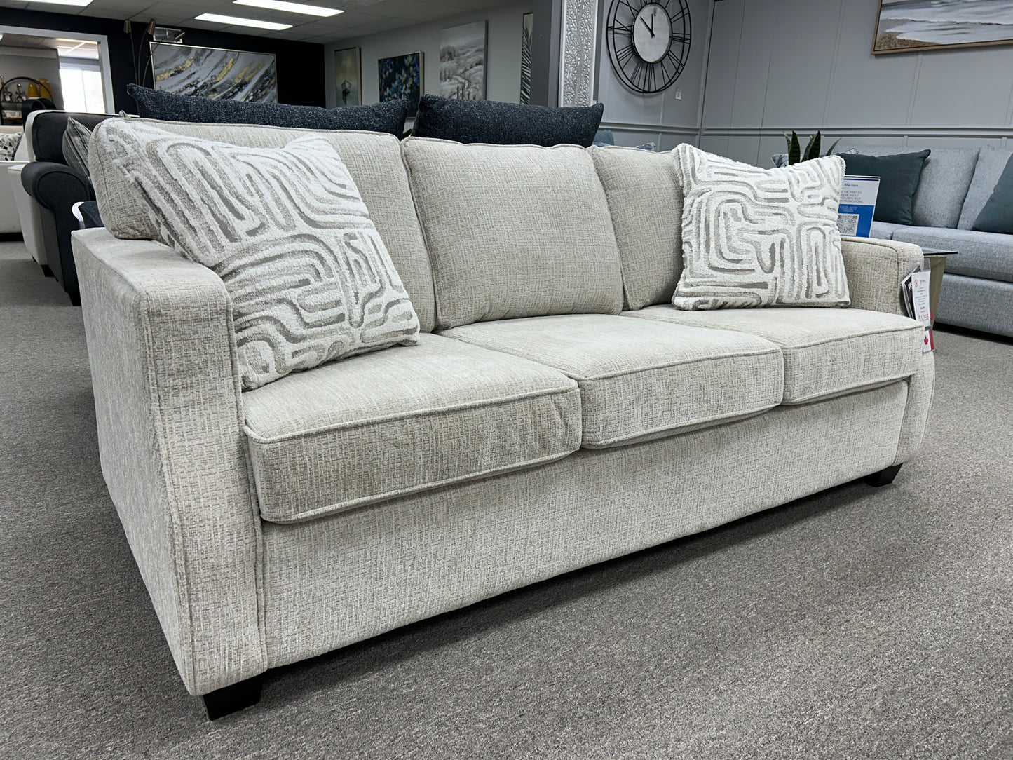 2570 Sofa & Loveseat